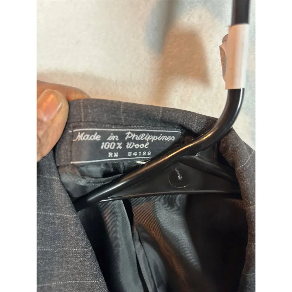 Hardy‎ Amies  Today Inn Vintage Dark Gray pin-stripe Suit Black L42  W37